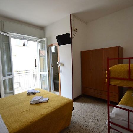 רימיני Hotel Moroni מראה חיצוני תמונה