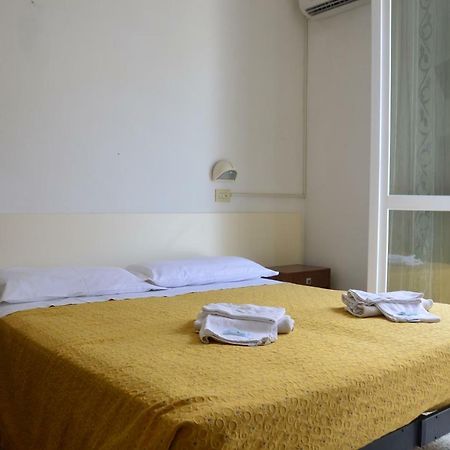 רימיני Hotel Moroni מראה חיצוני תמונה