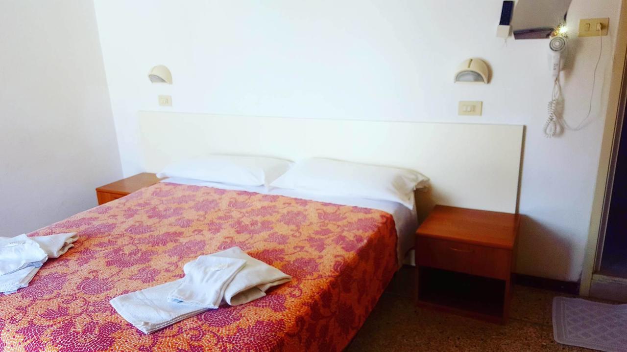 רימיני Hotel Moroni מראה חיצוני תמונה