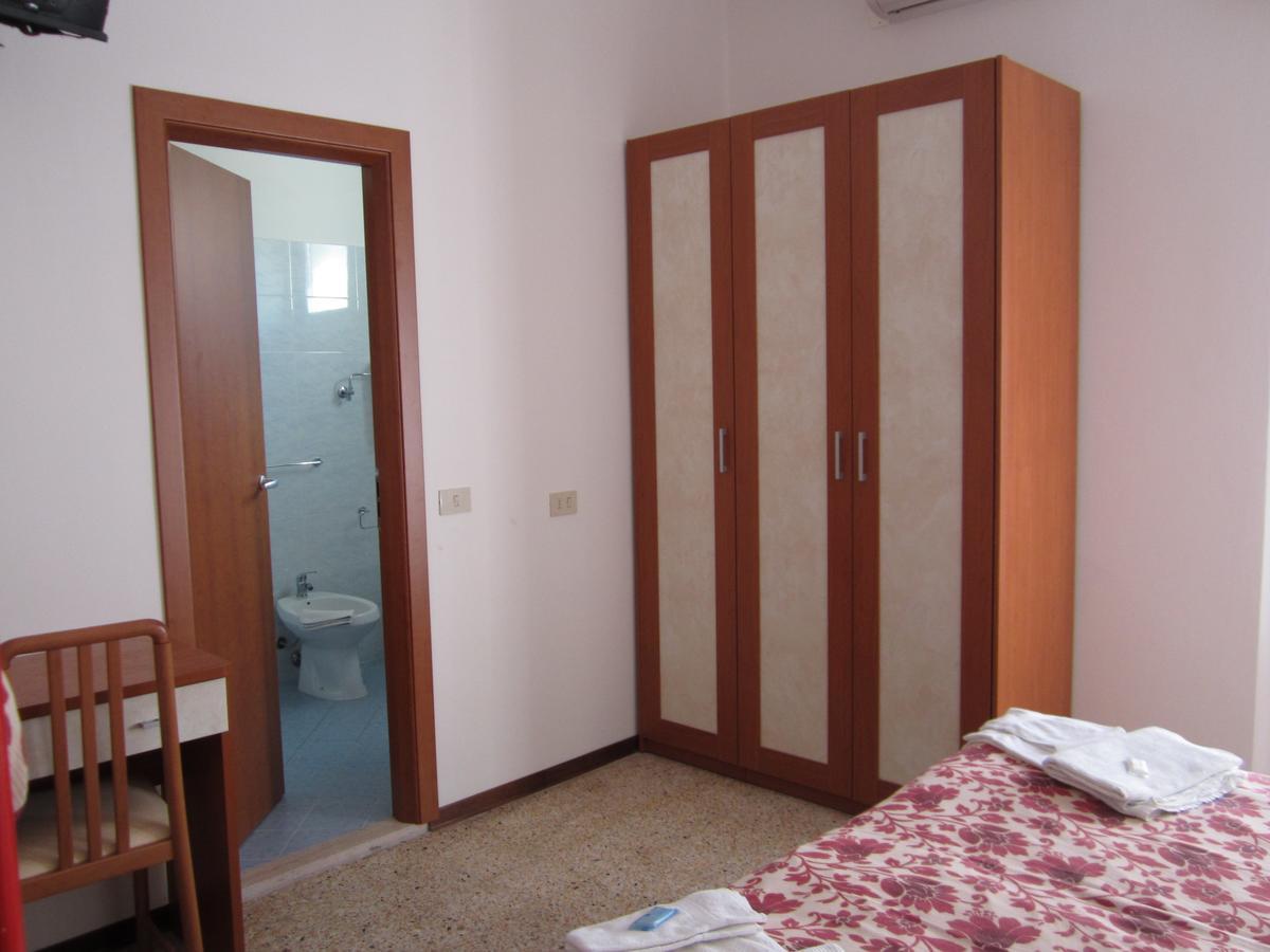 רימיני Hotel Moroni מראה חיצוני תמונה