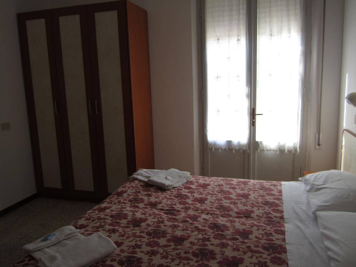רימיני Hotel Moroni מראה חיצוני תמונה