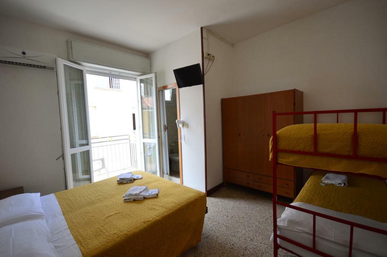 רימיני Hotel Moroni מראה חיצוני תמונה