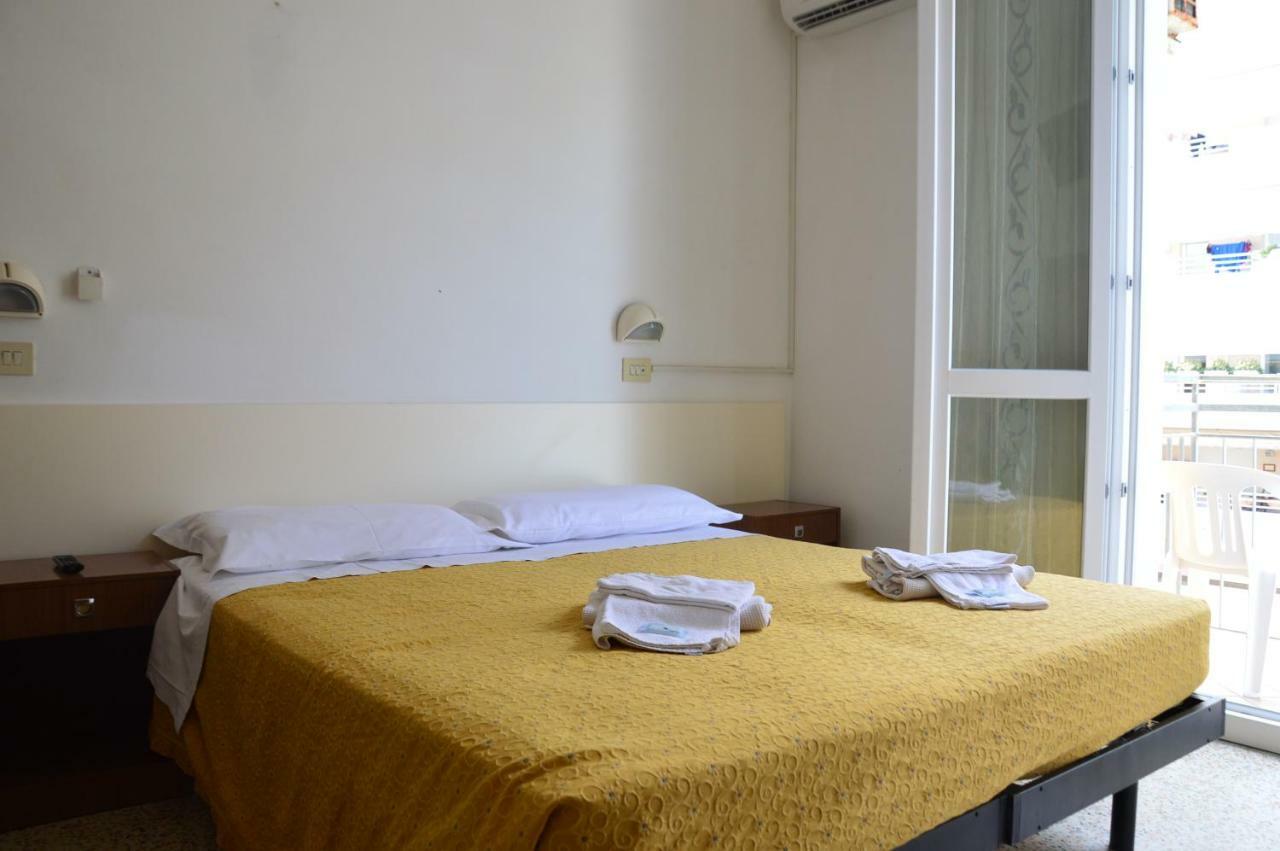 רימיני Hotel Moroni מראה חיצוני תמונה