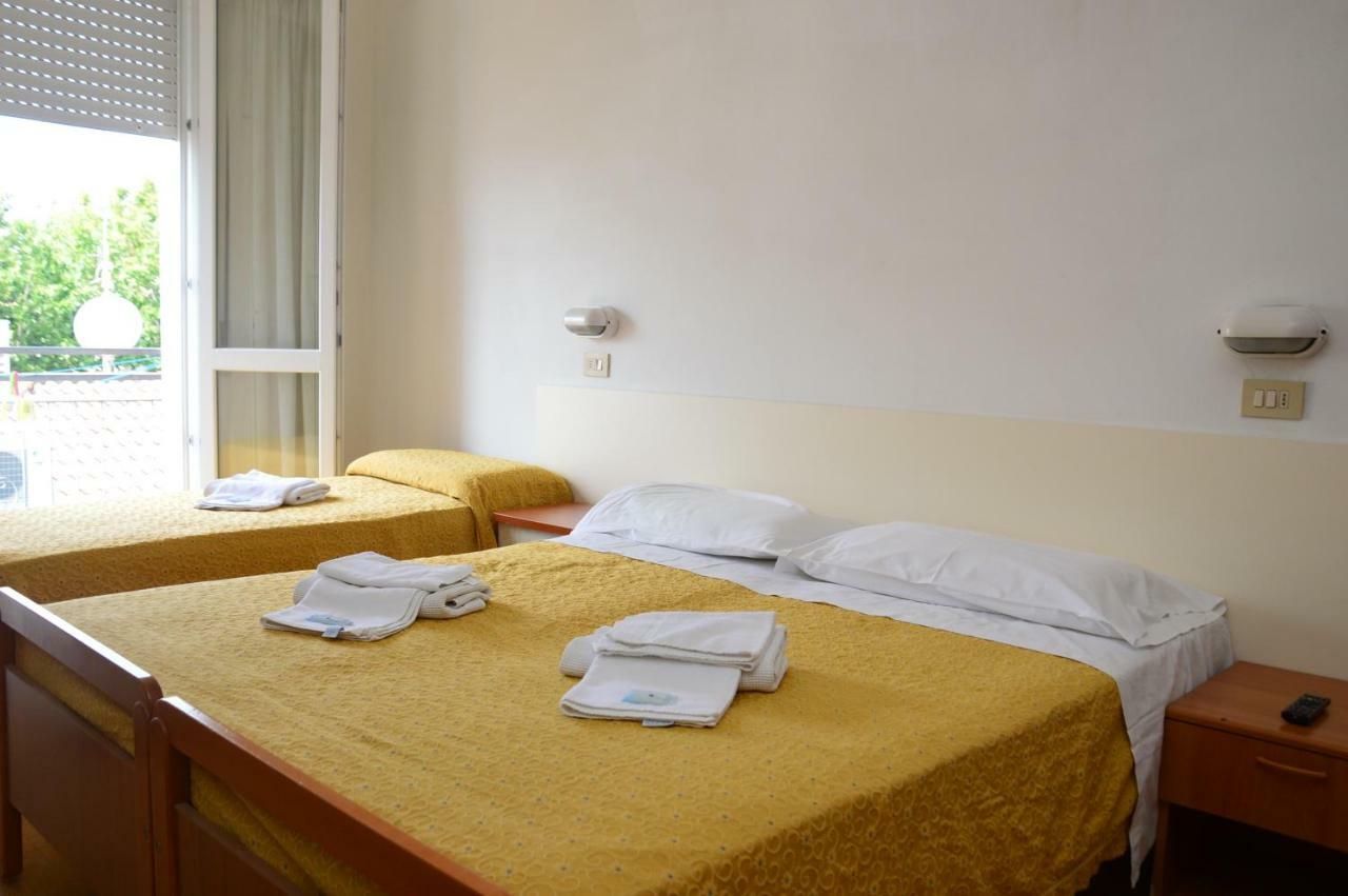 רימיני Hotel Moroni מראה חיצוני תמונה